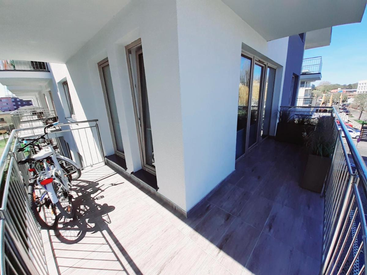 Apartament Kapitanski Mostek 17A Z Widokiem Na Port I Latarnie Morska Oraz Garazem Apartment Kolobrzeg Luaran gambar